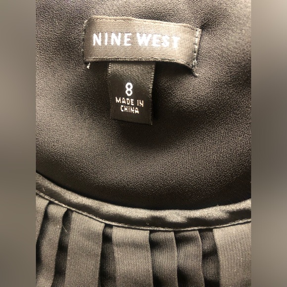 Cute Black Blouse. - Picture 2 of 6